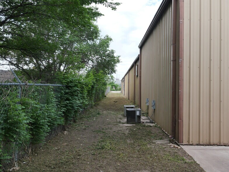 More Photos Of 1364 NE 3rd St, Oklahoma City Warehouse For Sale