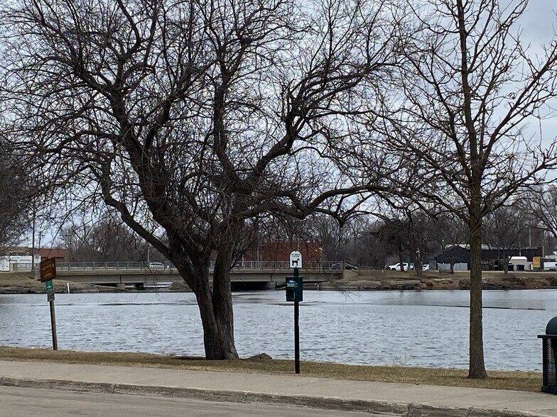 More Photos Of 817 Marshall St, Albert Lea Flex For Sale