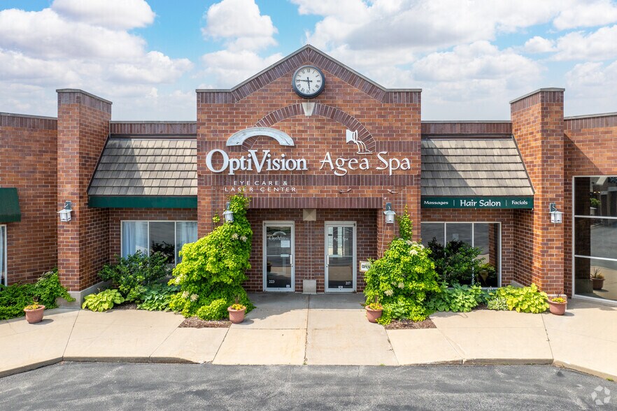 More Photos Of 213-259 S Nicolet Rd, Appleton Freestanding For Lease