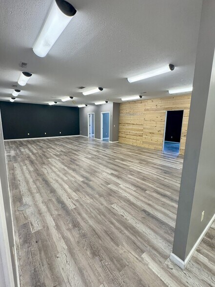 More Photos Of 2504 Veterans Memorial Pky S, Lafayette Office For Sale