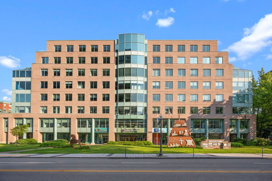 More Photos Of 140 Grande Allée E, Québec Office For Lease