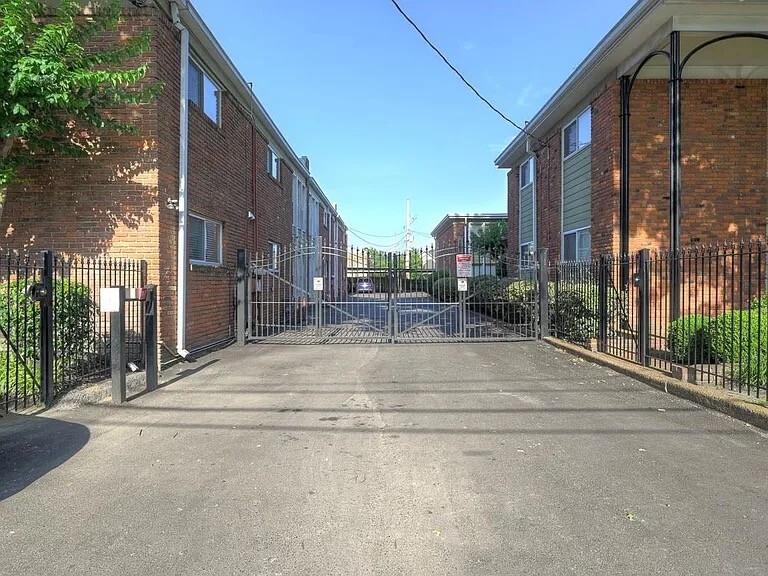 More Photos Of 210 S McLean Blvd, Memphis Apartments For Sale