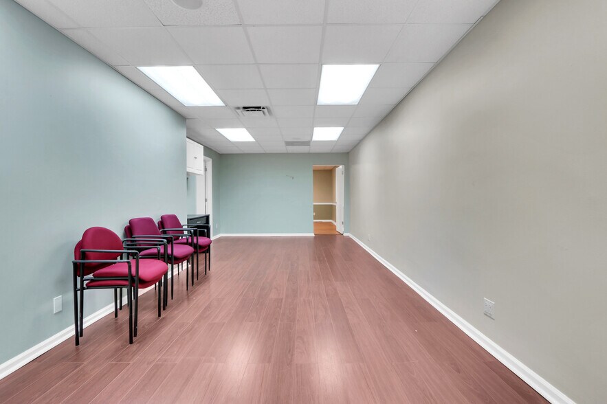 More Photos Of 2240 Palm Beach Lakes Blvd, West Palm Beach Office For Sale