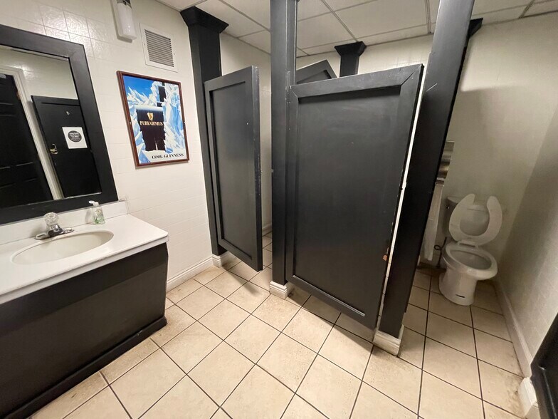 More Photos Of 33 W Central Ave, Pearl River General Retail For Sale