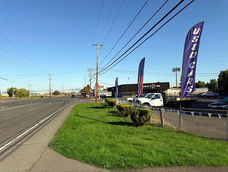 More Photos Of 3250 N Pacific Hwy, Medford Auto Dealership For Lease