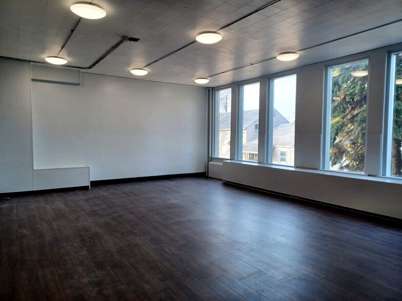 More Photos Of 1034 S 18th St, Manitowoc Flex For Lease