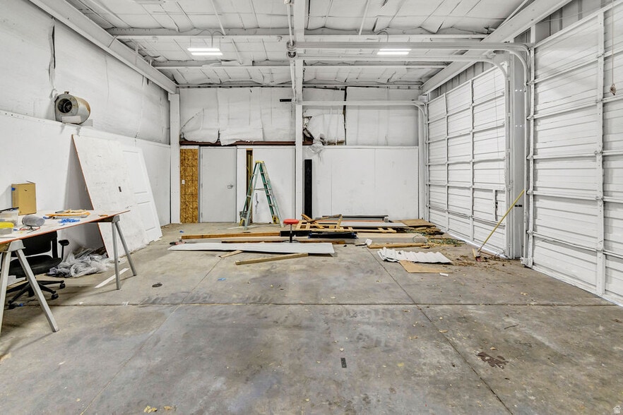 More Photos Of 46 S Center St, Elsinore Industrial For Sale