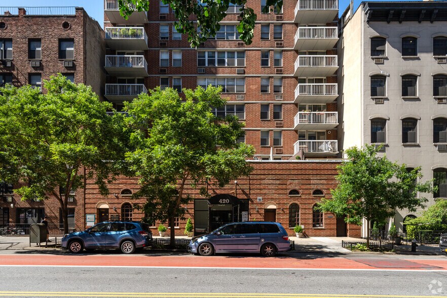 More Photos Of 420 W 23rd St, New York Apartments For Lease