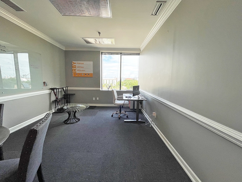 More Photos Of 1 St Louis St, Mobile Office For Lease
