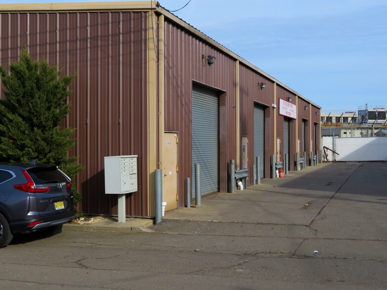 More Photos Of 141 Industrial Loop, Staten Island Warehouse For Sale