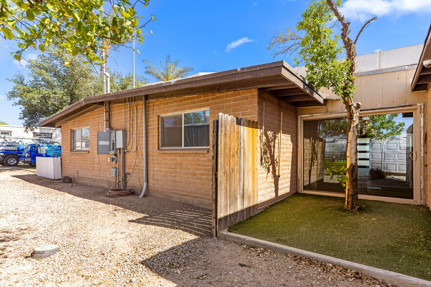 More Photos Of 2200 La Osa st, Tucson Light Distribution For Lease