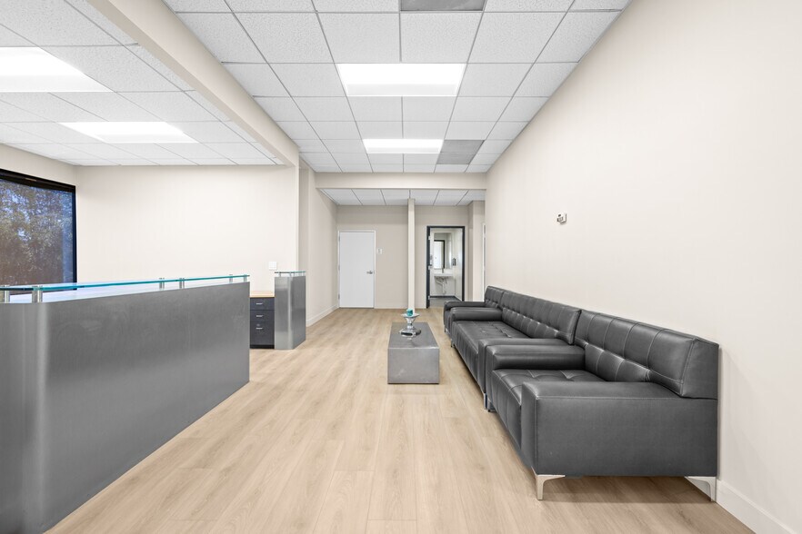 More Photos Of 24011 Ventura Blvd, Calabasas Medical For Lease