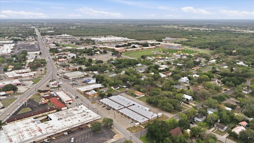 More Photos Of 1400 N Saint Marys St, Beeville Apartments For Sale