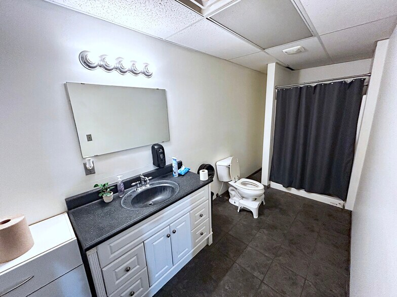 More Photos Of 129 Dishman Ln, Bowling Green Warehouse For Lease