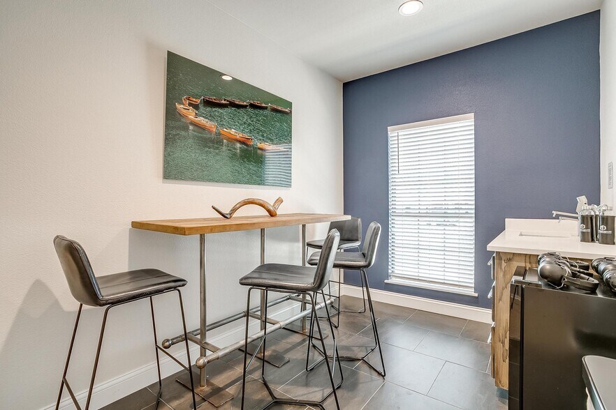 More Photos Of 924 Foster Ln, Weatherford Medical For Lease