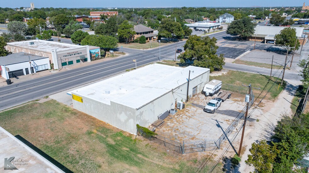 More Photos Of 817 Butternut St, Abilene Flex For Sale