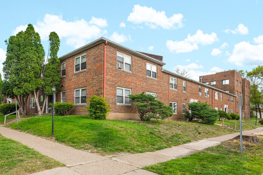 More Photos Of 1203 E 11th St, Davenport Apartments For Sale