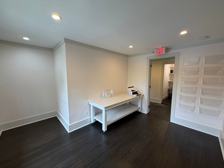 More Photos Of 144 N Main St, East Hampton Office For Lease