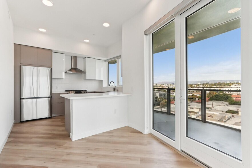More Photos Of 9900 Venice Blvd, Culver City Apartments For Lease