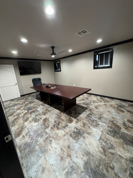 More Photos Of 12104 US-59, Victoria Industrial For Lease