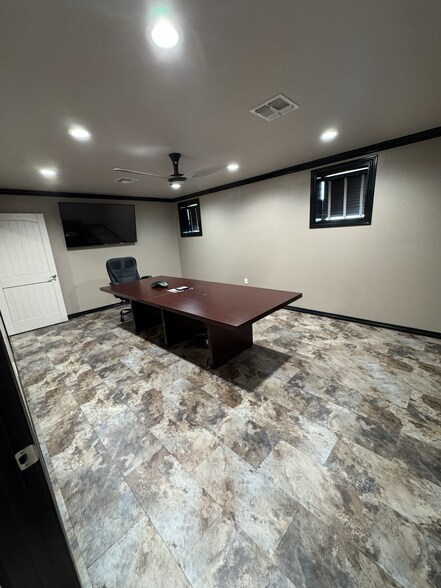 More Photos Of 12104 US-59, Victoria Industrial For Lease