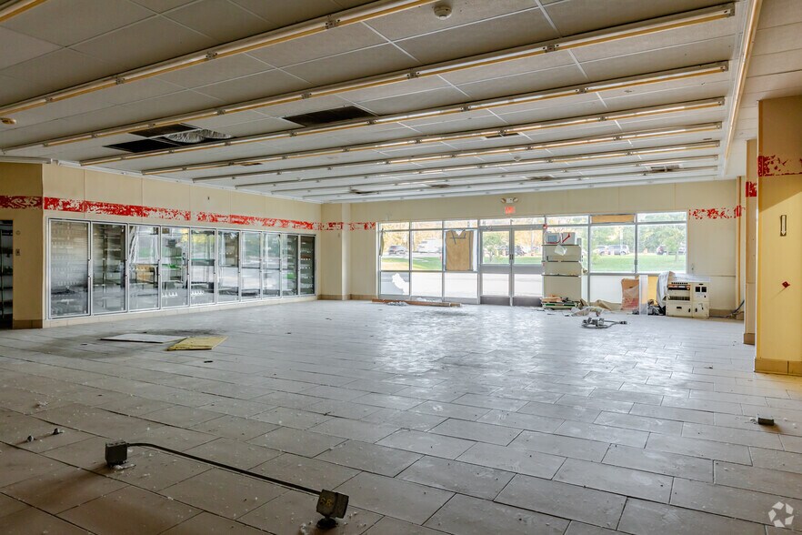 More Photos Of 1 S Sutton Rd, Streamwood Freestanding For Sale