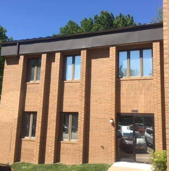 More Photos Of 1342-1360 Old Bridge Rd, Woodbridge Medical For Lease