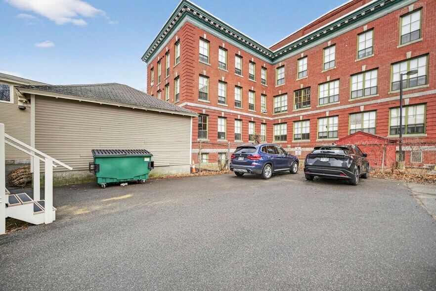 More Photos Of 35 E Pearl St, Nashua Office For Sale