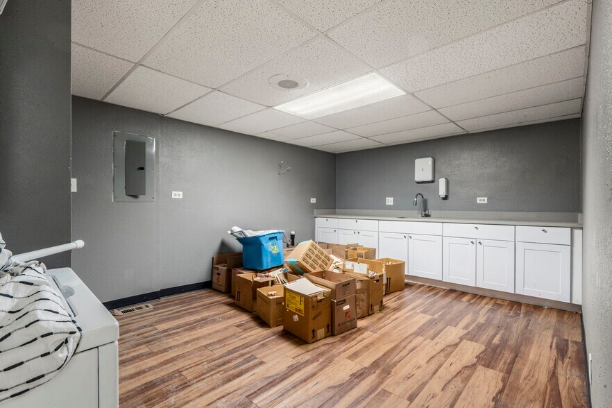 More Photos Of 495 S Federal Blvd, Denver Medical For Sale