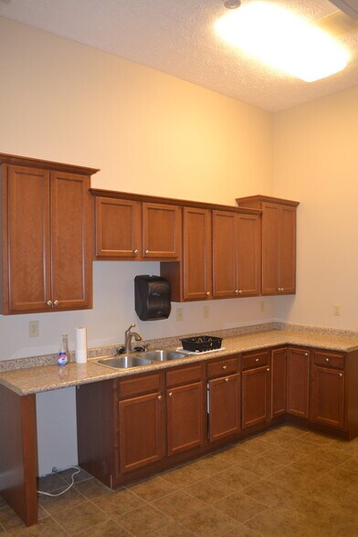 More Photos Of 3930 Mezzanine Dr, Lafayette Medical For Lease