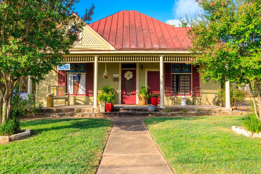 Primary Photo Of 303 W Austin St, Fredericksburg Office Residential For Sale