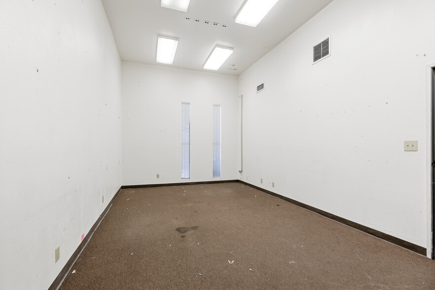 More Photos Of 6246 San Fernando Rd, Glendale Radio TVTransmission Facilities For Sale