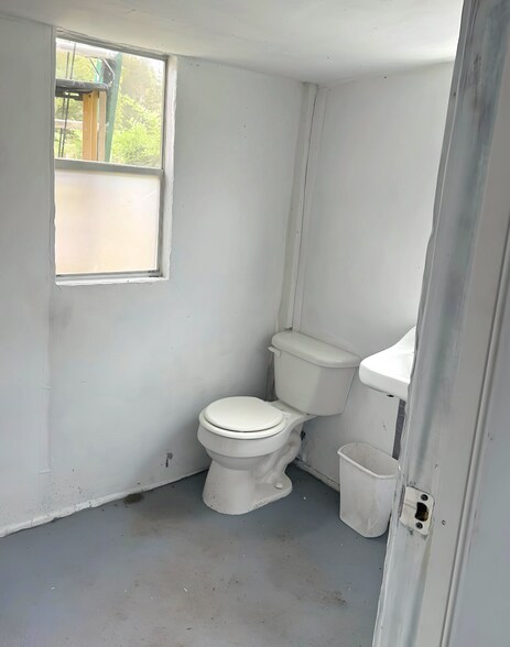 More Photos Of 18133 US Highway 41, Spring Hill Office Residential For Sale