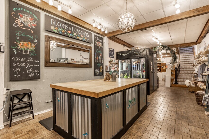 More Photos Of 176 S Main St, Zionsville Storefront Retail Office For Sale