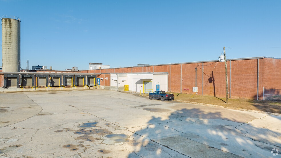 More Photos Of 200 N 13th St, Erwin Warehouse For Lease