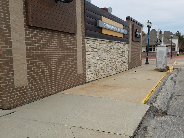 More Photos Of 419 Main St, Cedar Falls Storefront For Sale