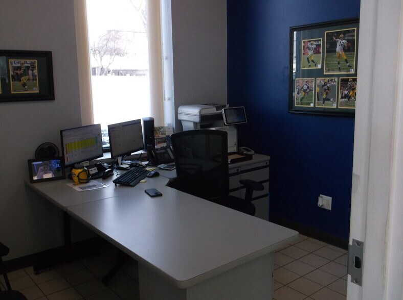 More Photos Of 500 S Green Bay Rd, Neenah Auto Dealership For Sale