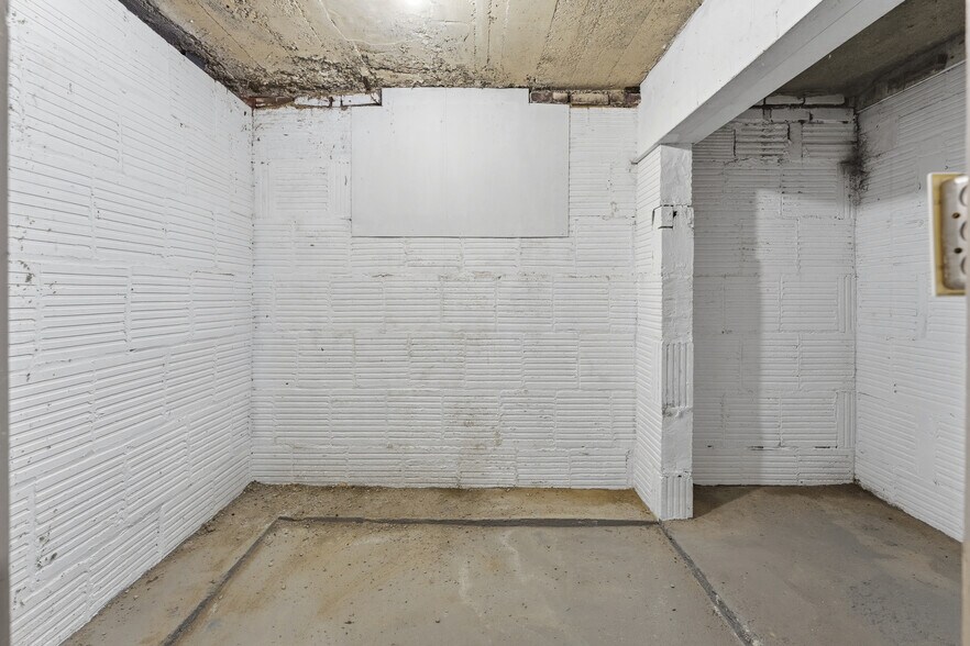 More Photos Of 201 N Cleveland Massillon Rd, Akron Office For Sale
