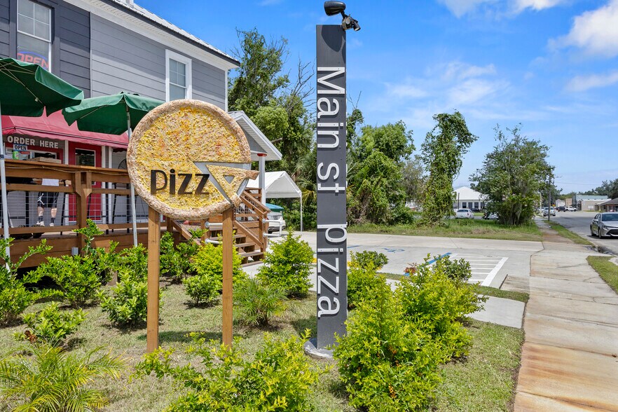 More Photos Of 125 N Main St, Hastings Restaurant For Lease