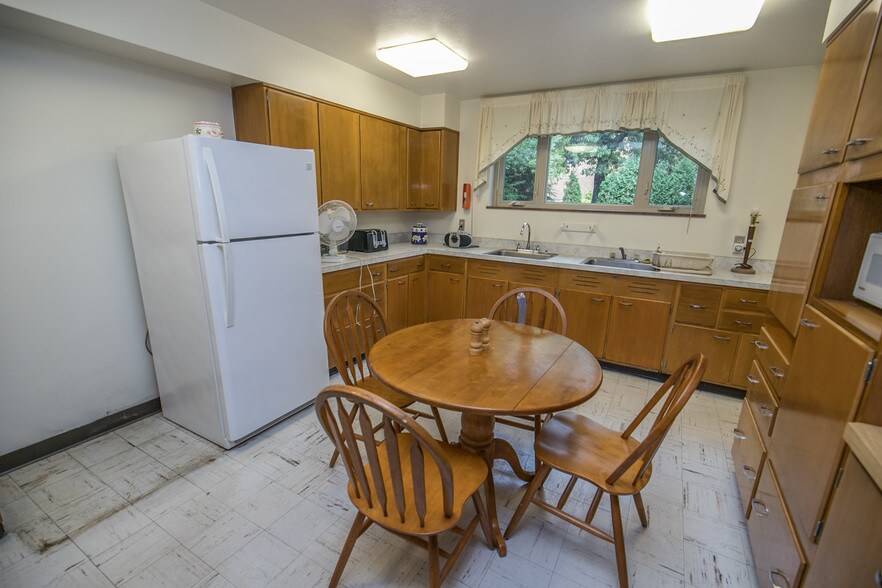 More Photos Of 2425 N Taylor Rd, Cleveland Heights Religious Facility For Sale