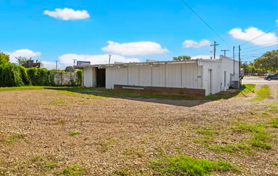 More Photos Of 2125 Franklin Ave, Waco Warehouse For Lease