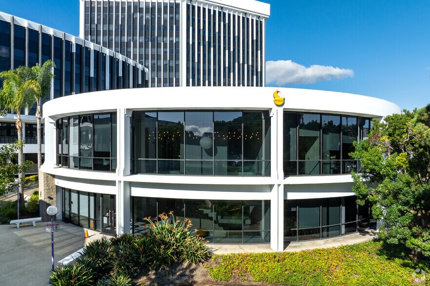 More Photos Of 21515 Hawthorne Blvd, Torrance Office For Lease