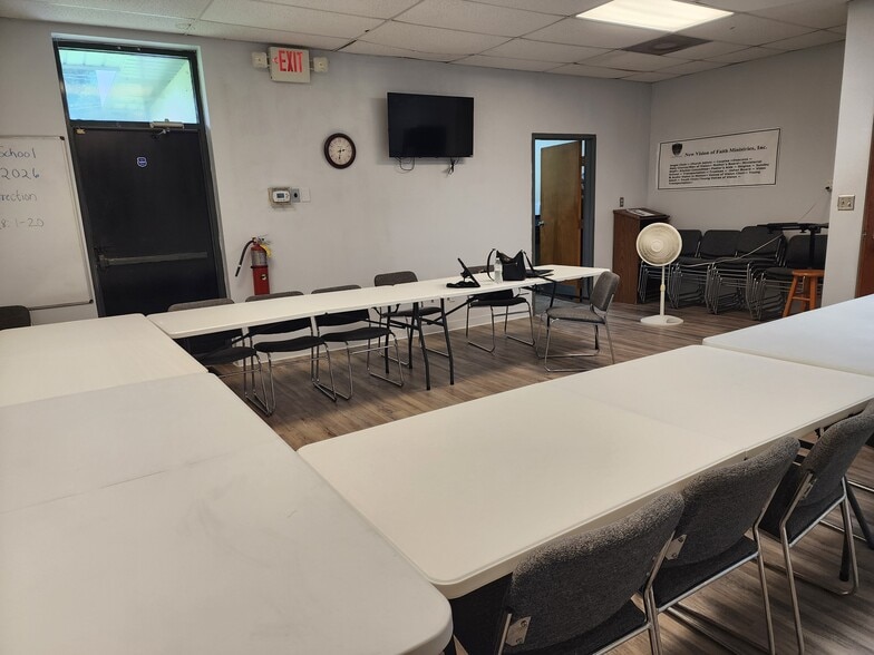More Photos Of 3463 Flat Shoals Rd, Decatur Office Residential For Sale