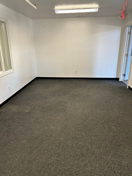 More Photos Of 2064 N Woodford St, Decatur Warehouse For Lease