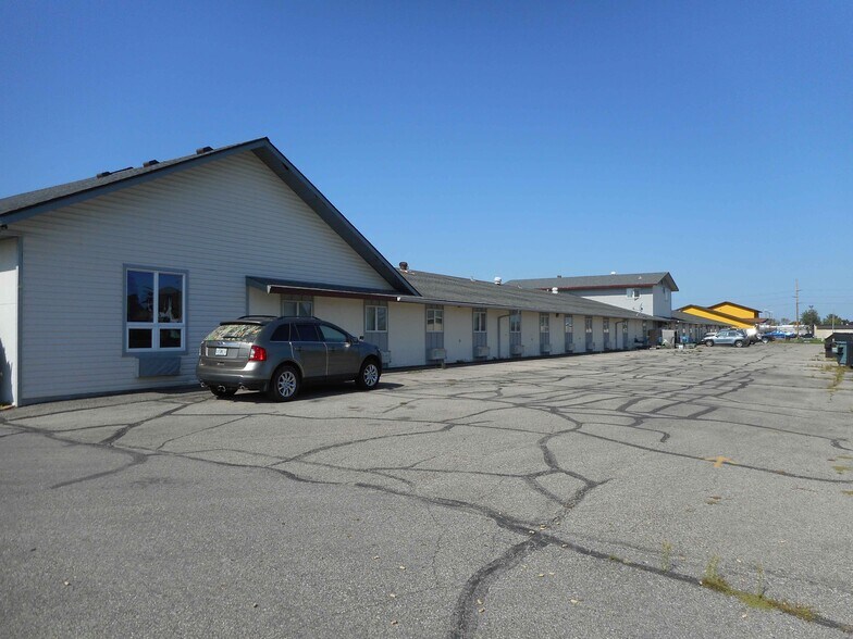 More Photos Of 1915 Highway 59 S, Thief River Falls Hotel For Sale