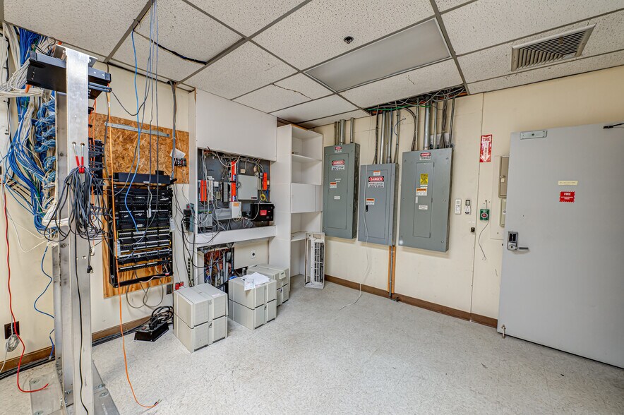 More Photos Of 1800 Ocean Ave, Ronkonkoma Light Distribution For Lease