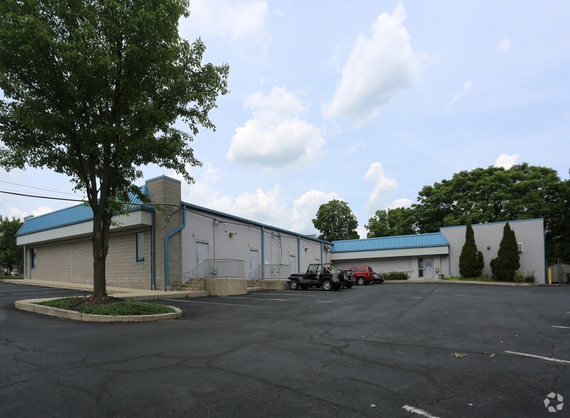 More Photos Of 225-233 S Broad St, Lansdale Office For Lease