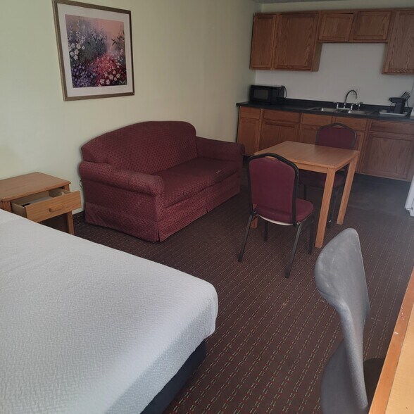 More Photos Of 3040 5th Ave S, Fort Dodge Hotel For Sale