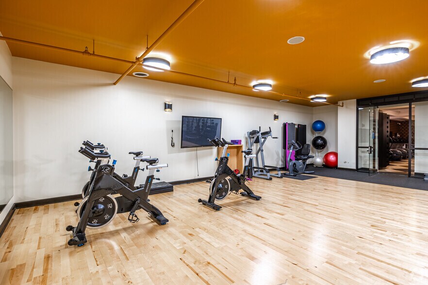 More Photos Of 909 Walnut St, Kansas City Apartments For Lease