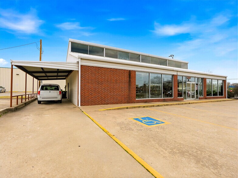 More Photos Of 530 N Mississippi Ave, Ada Freestanding For Sale